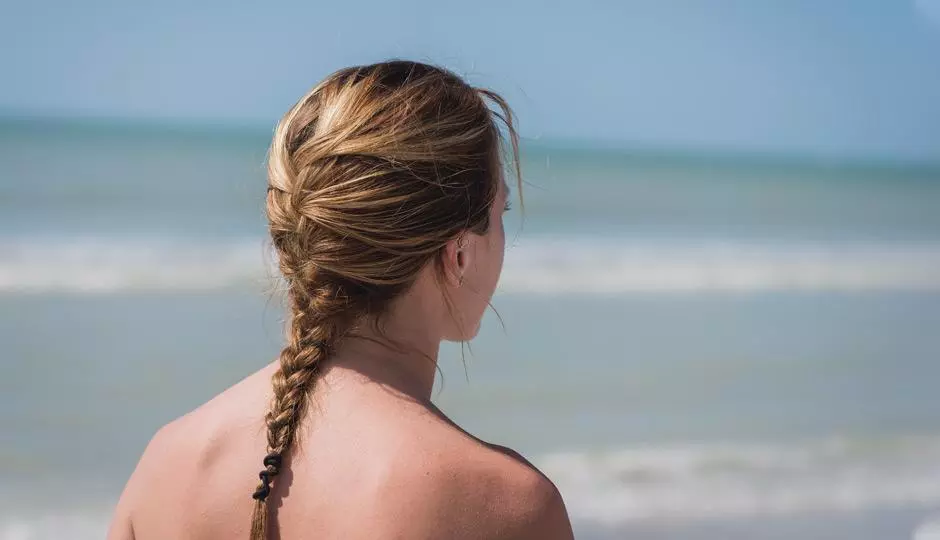 5 Ways You&#039;re Hurting Your Hair